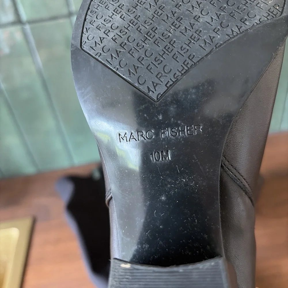 Marc Fisher Women's Leather Boots Size 10 Black Heel To The Knee Tall Read
